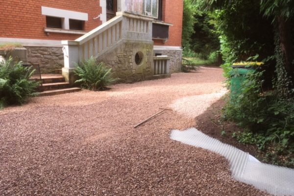 Création d’allée en graviers stabilisés